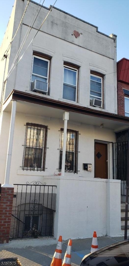 552 North 9th Street Newark, NJ 07107 - Photo 1 of 8